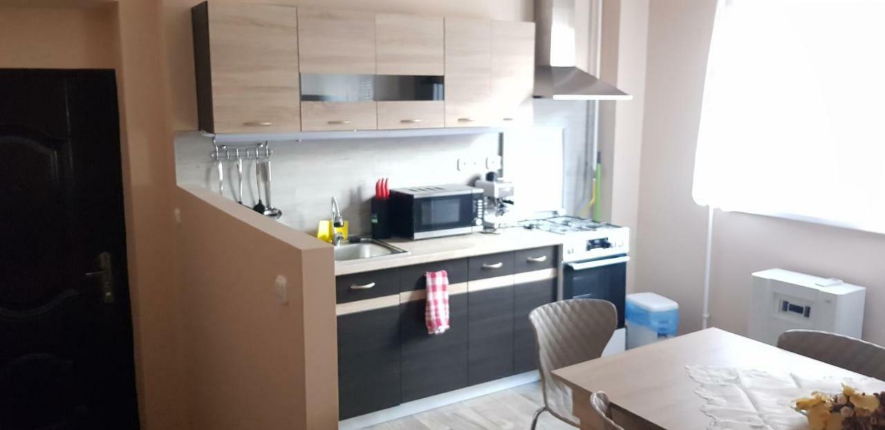 Lotti Apartman Kiskunhalas Exterior photo